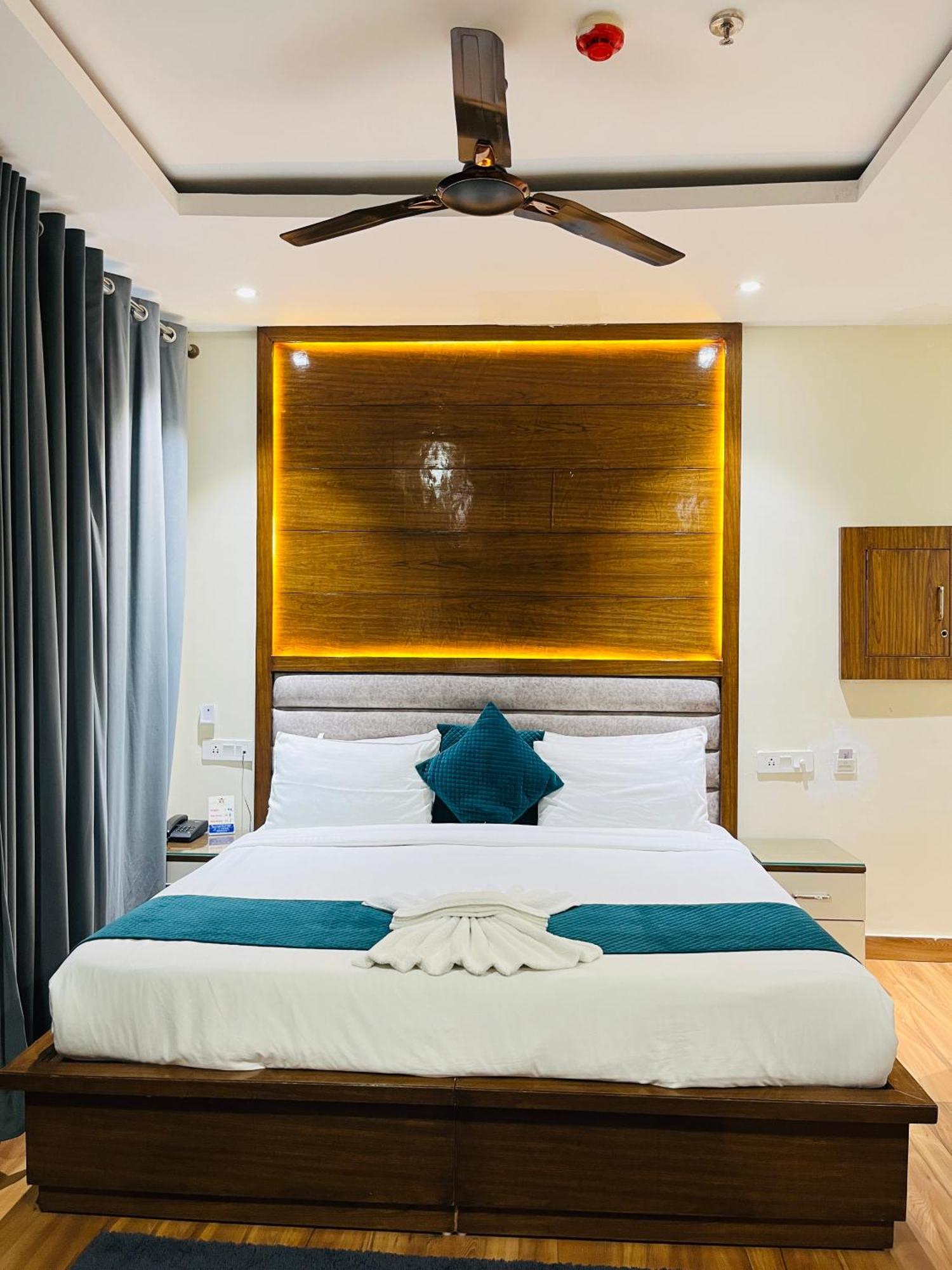 Affluence Hotel Kharar ภายนอก รูปภาพ